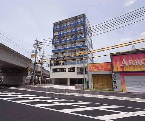 京田辺市三山木中央のマンションの建物外観