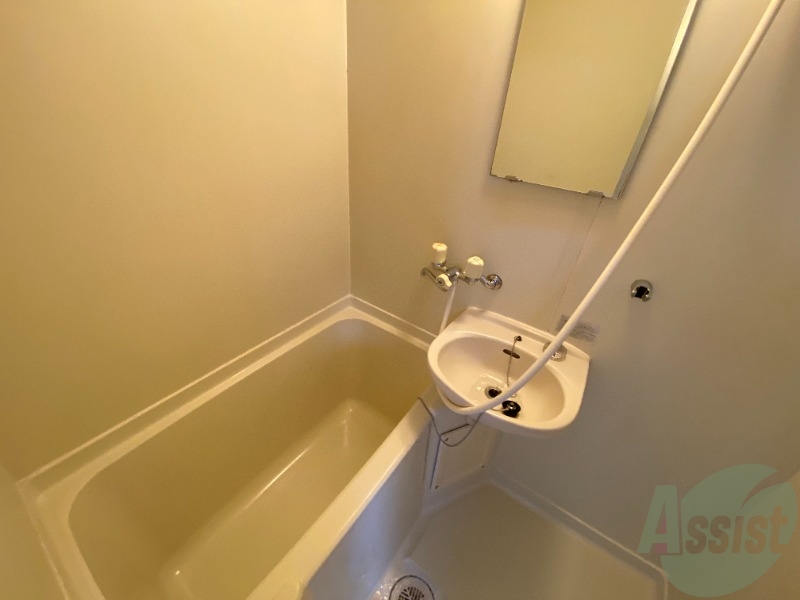 バス・シャワールーム　綺麗な浴室です。１日の疲れを癒すのに最適ですね。