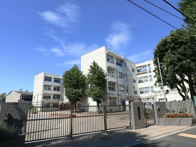 【シャルムハイツの小学校】