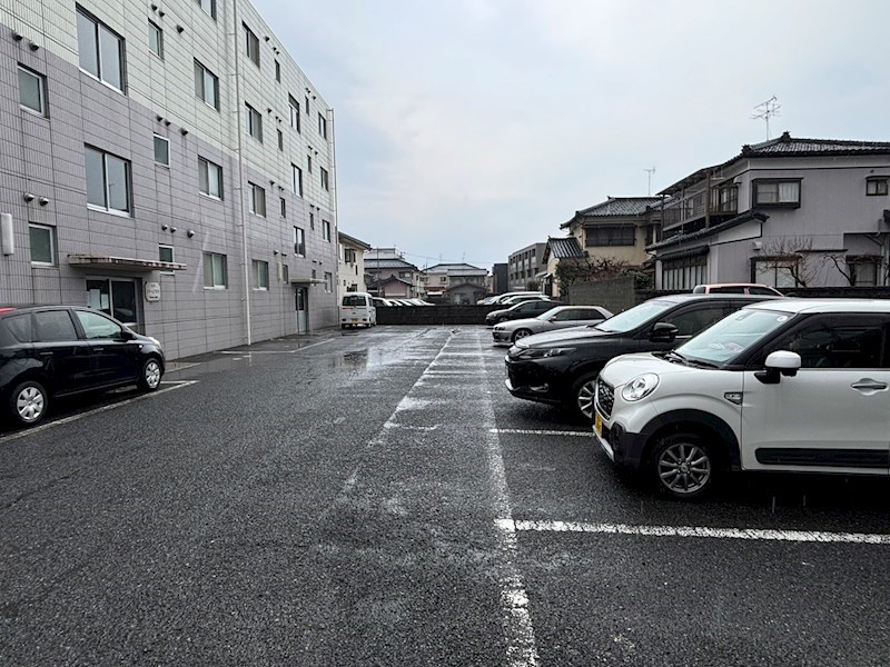 【ドリームアオキの駐車場】