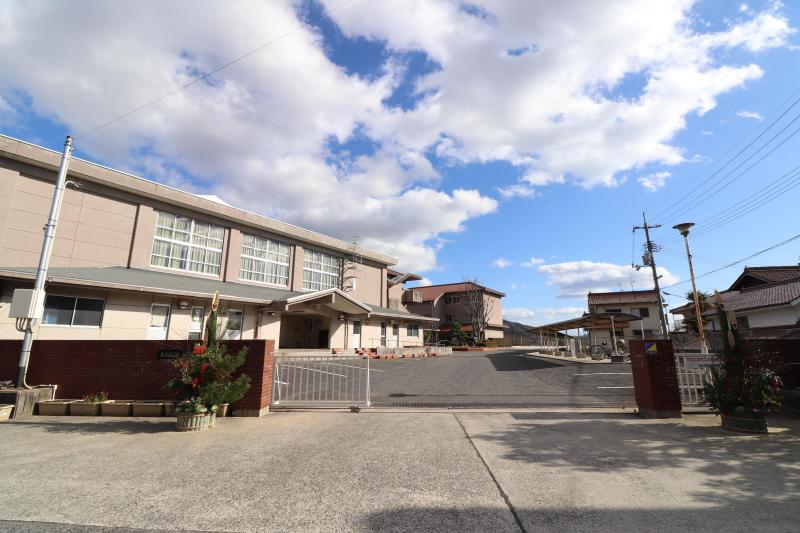 【東広島市八本松飯田のアパートの中学校】