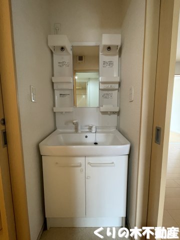 洗面設備　独立洗面化粧台付き