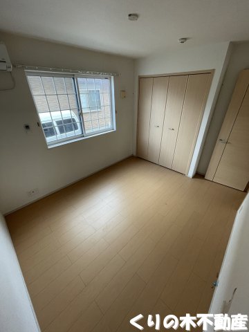 その他部屋・スペース　開放的な寝室です