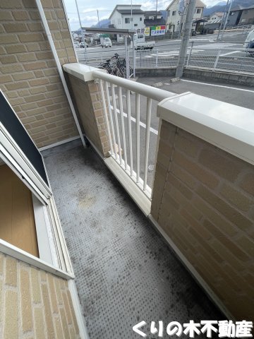 バルコニー　暖かな日差しのふりそそぐバルコニー