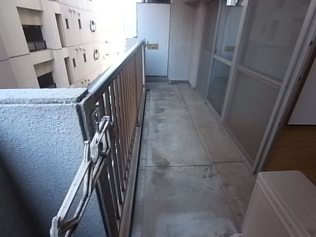 バルコニー　ベランダついてます。