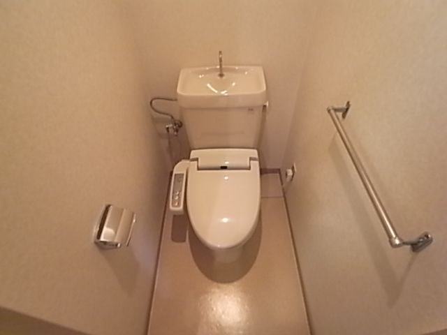 トイレ　ウォシュレットついてます。