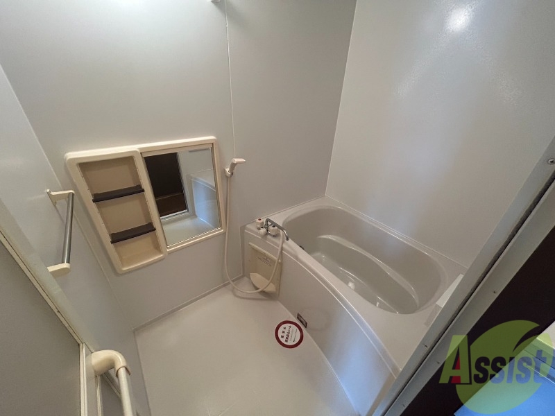 バス・シャワールーム　浴槽があるためゆっくり湯舟につかることが出来ます。