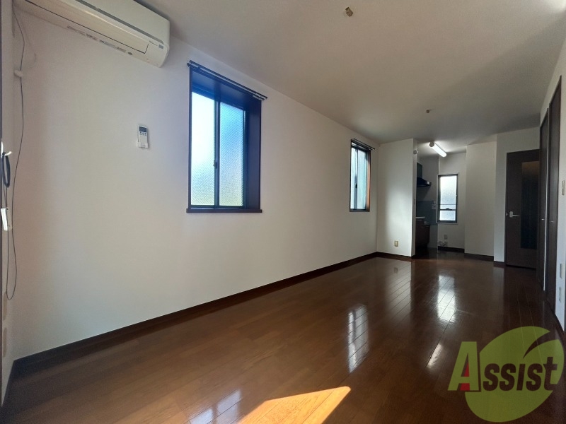 居室・リビング　２面採光で換気もしやすく、日当たりも確保できます。