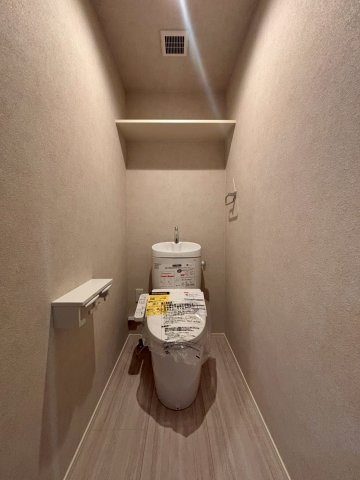 トイレ　205号室（Bタイプ）の写真になります。現況優先。