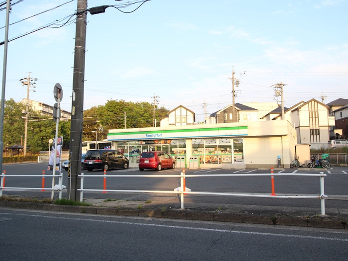 コンビニ　ファミリーマート 天白一つ山店（コンビニ）まで500m