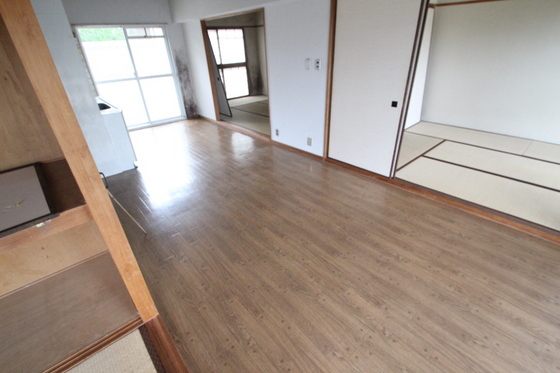 居室・リビング　※別号室の写真です