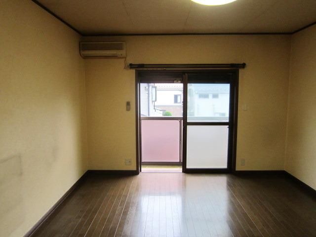 居室・リビング　★日当たり良好で室内広々です★