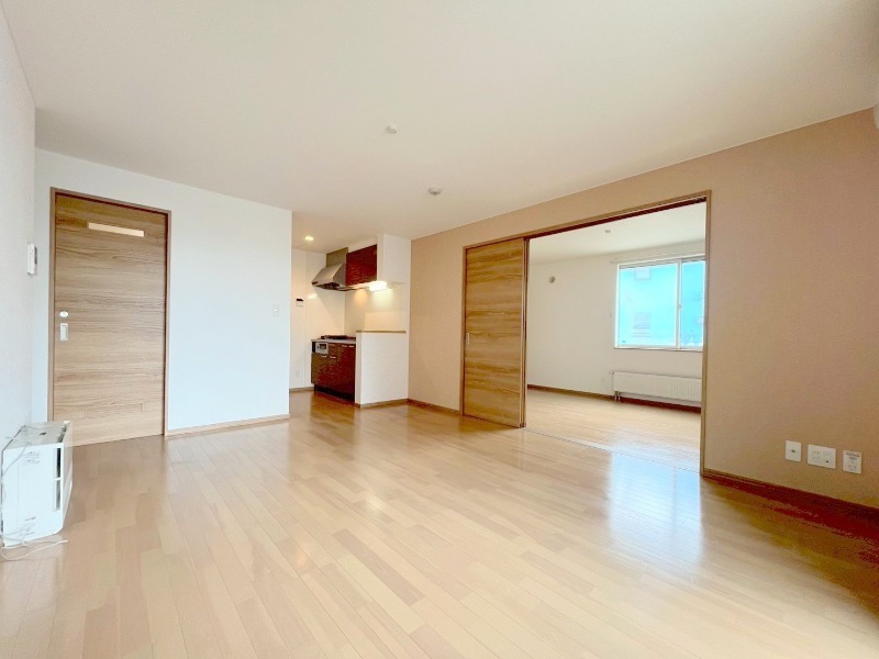 居室・リビング　広々リビングスペースございます！