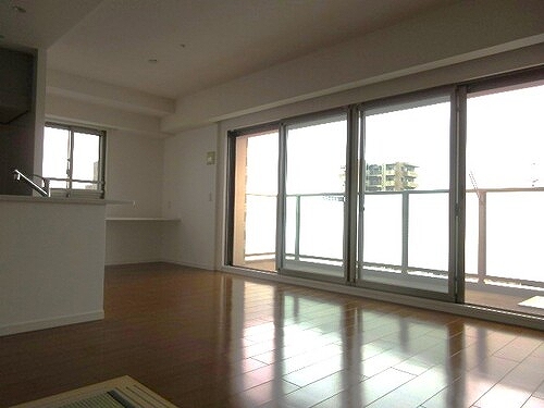 居室・リビング　ＬＤＫ約１６．０畳　※前回募集時／２０２２年６月の写真