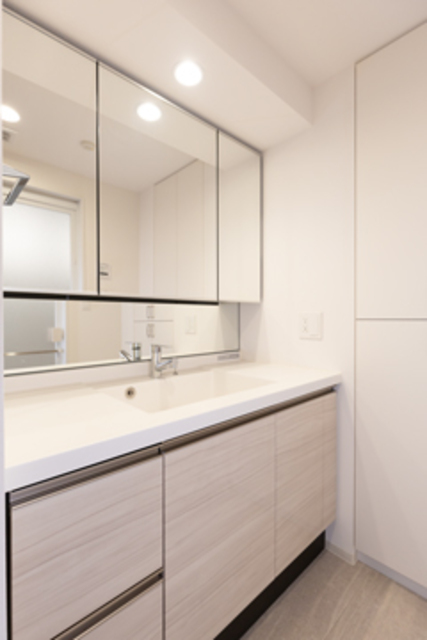 洗面設備　独立洗面台です※写真は同タイプ住戸です。