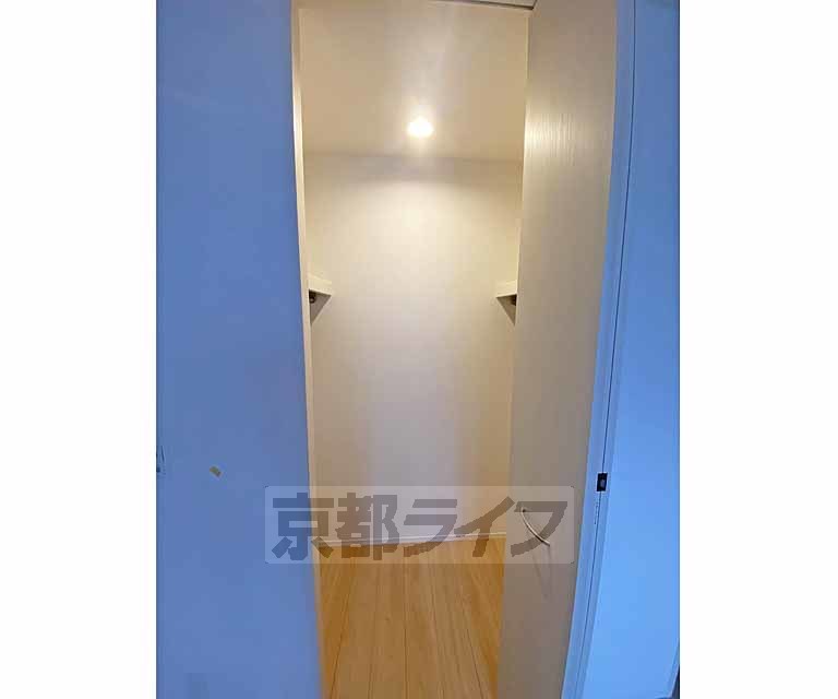 収納　広々したウォークインクローゼットです。