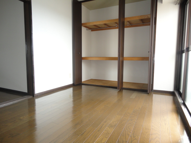 居室・リビング　個人の部屋や寝室として使える洋室です