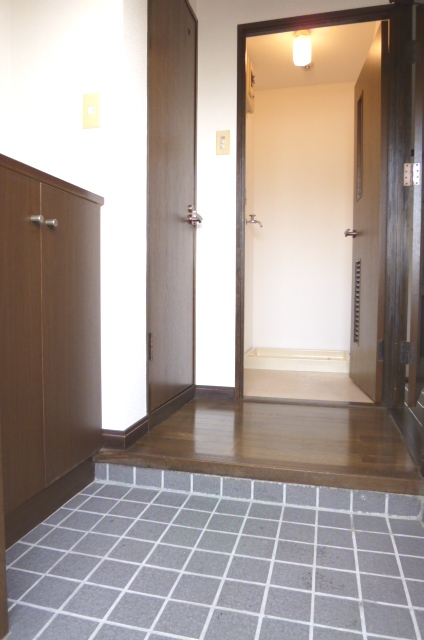 玄関　収納もある玄関です