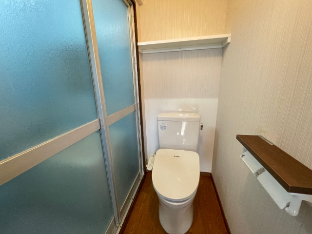 トイレ　温水洗浄便座