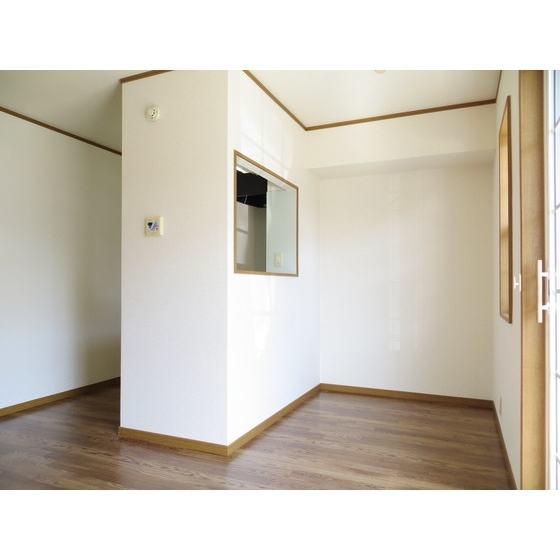居室・リビング　※入居中のため、前回募集時の写真です。