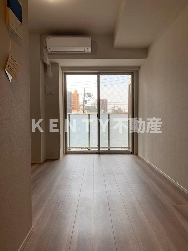 その他部屋・スペース　落ち着いた色調の寝室です