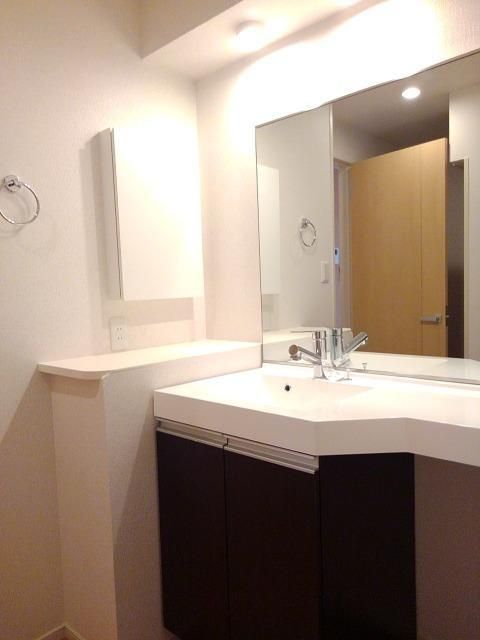 洗面設備　使いやすい洗面所です