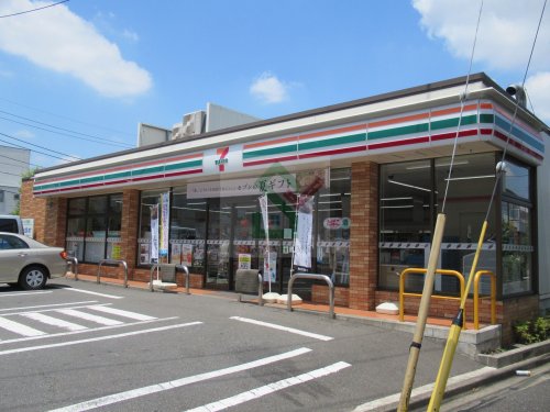コンビニ　セブンイレブン練馬石神井町7丁目店（コンビニ）まで262m