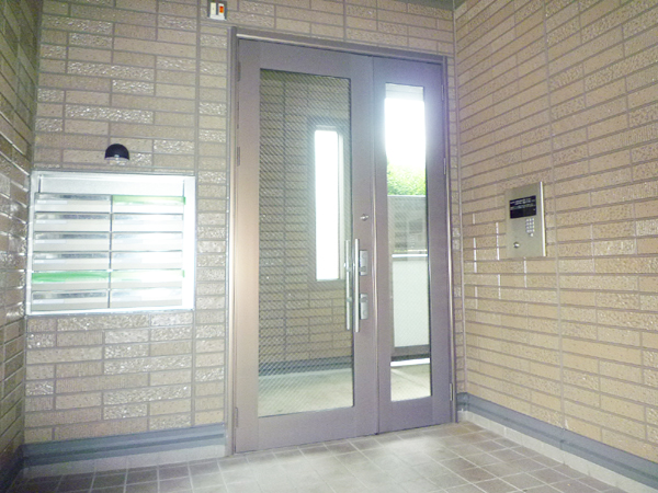 その他共有部分　エントランス入口はオートロック完備！