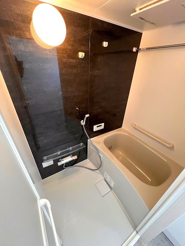 バス・シャワールーム　追い炊き機能付きでゆっくりリラックスできます♪