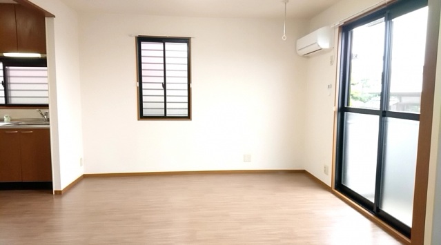 居室・リビング　南向きで明るいリビング。