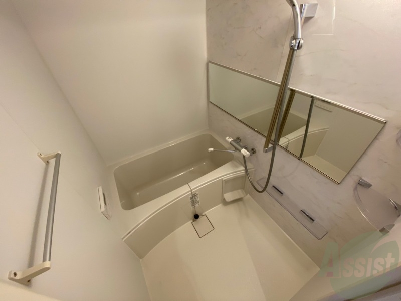 バス・シャワールーム　お風呂になります。一日の疲れを癒してくださいね。