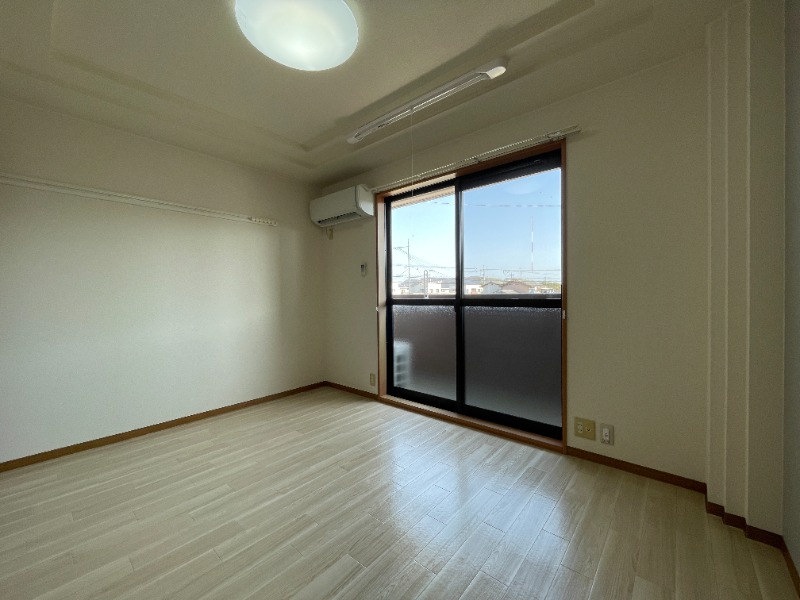 居室・リビング　室内