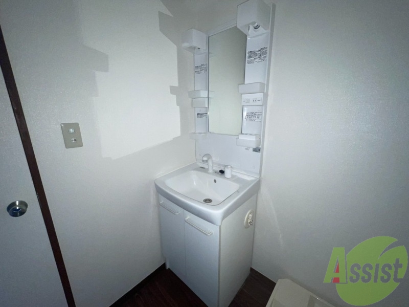 洗面設備　洗面は独立になっているので忙しい朝もばっちりですね。