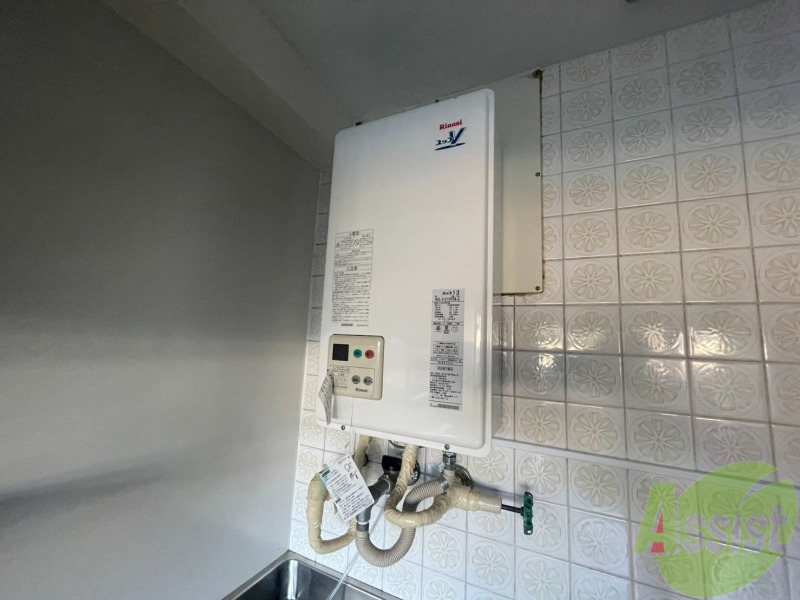 その他設備　給湯器はコチラにあります。温度調節は簡単ですね。