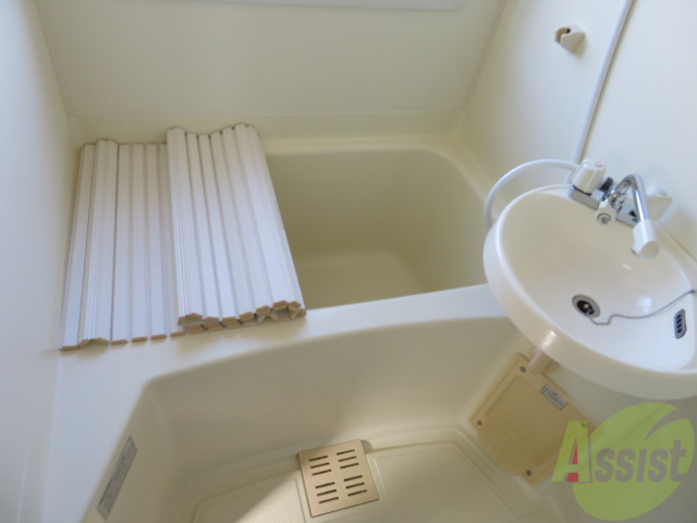 バス・シャワールーム　シンプルなお風呂です。ゆったりとお入りください。