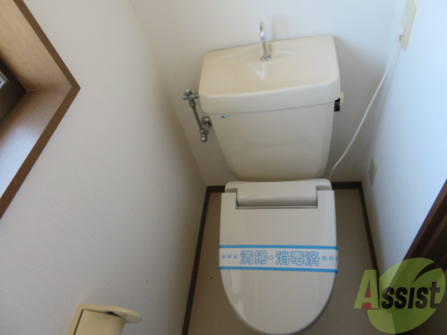 トイレ　シンプルなトイレです。問題なくお使いいただけます。