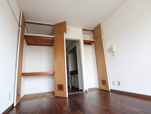 居室・リビング　コンパクトで使いやすい洋室です