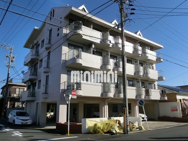 建物外観　白いタイルで清潔感がある外観