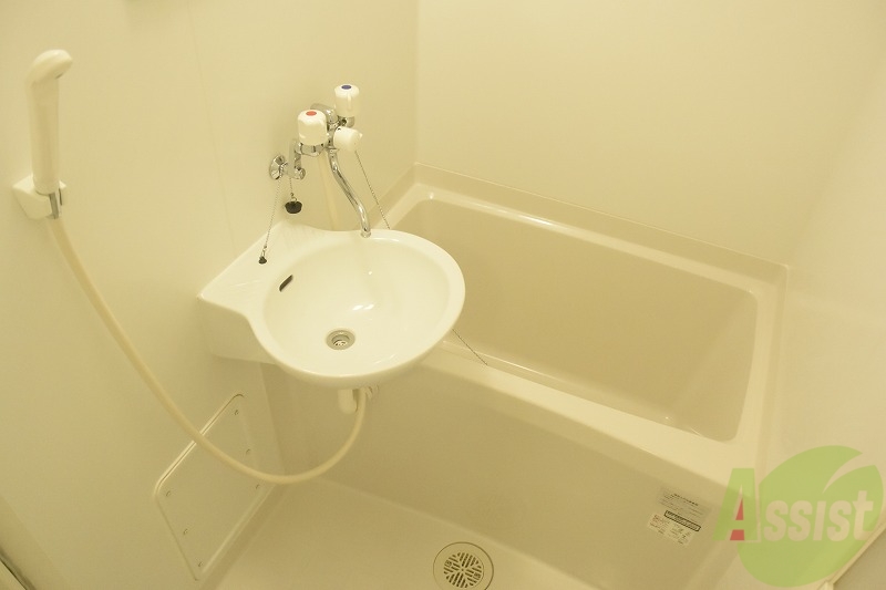 バス・シャワールーム　１日の疲れを癒せます