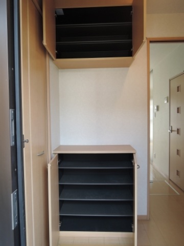 玄関　シューズボックスあります。