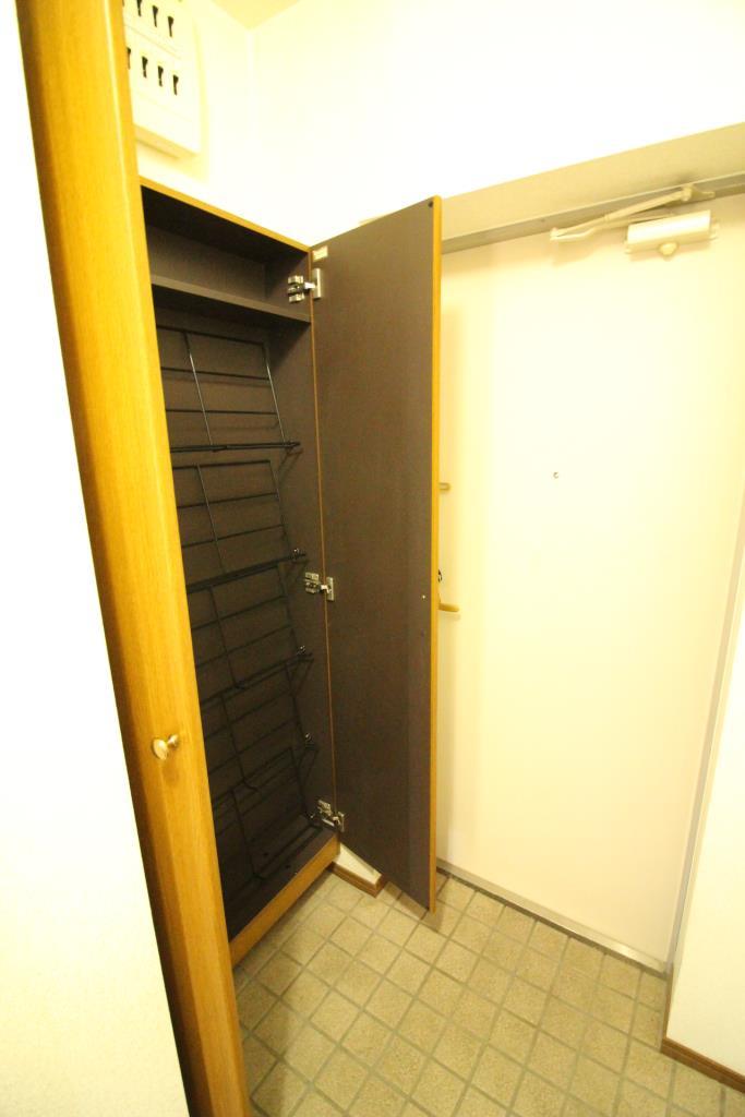 玄関　玄関には大容量のシューズボックス付き☆