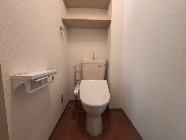 トイレ　小物収納スペース付きでトイレが常に綺麗に