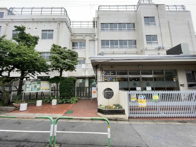 小学校　新宿区立落合第三小学校（小学校）まで494m