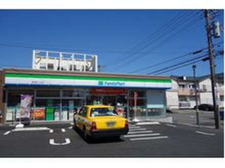 コンビニ　ファミリーマート西寺尾二丁目店（コンビニ）まで35m