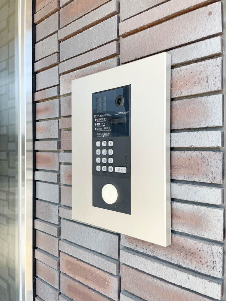 建物外観　オートロック採用で防犯もバッチリです。