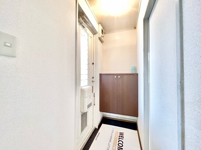 玄関　※別部屋参考写真