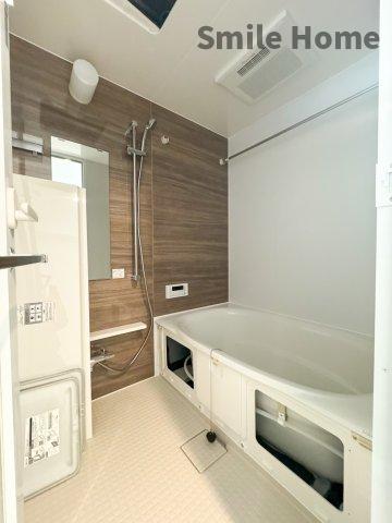 バス・シャワールーム　浴室乾燥付きなので梅雨時や洗濯物が多くても安心です。