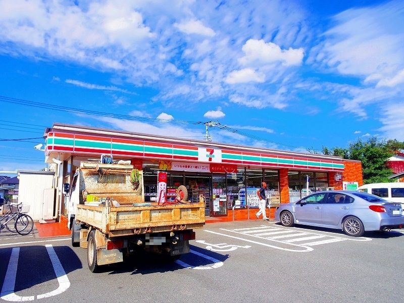 コンビニ　セブンイレブン 東村山久米川町3丁目店（コンビニ）まで670m