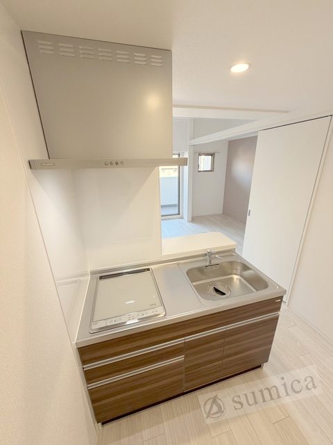 キッチン　階数により内装色が異なります