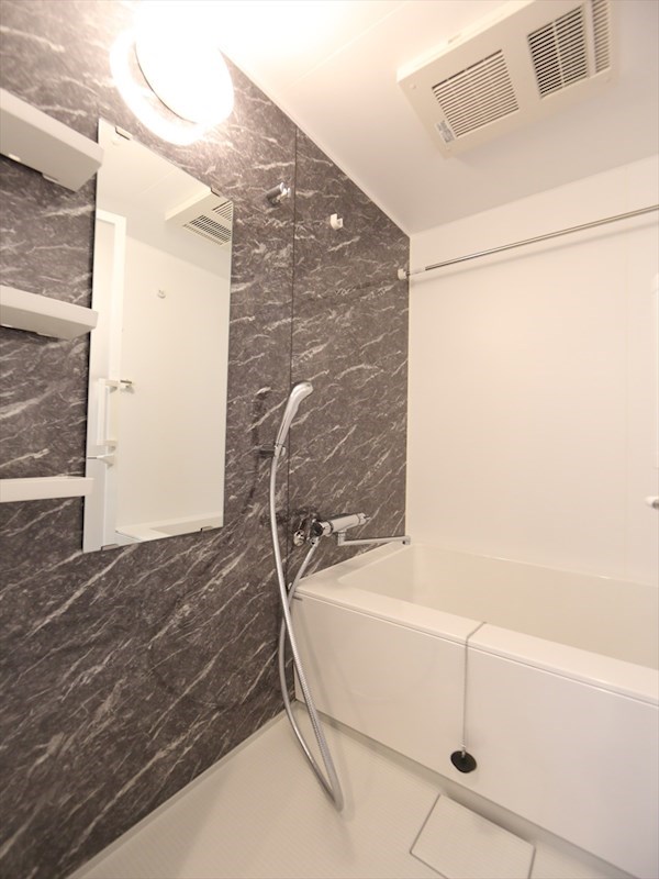 バス・シャワールーム　バスルーム　浴室暖房乾燥機付き